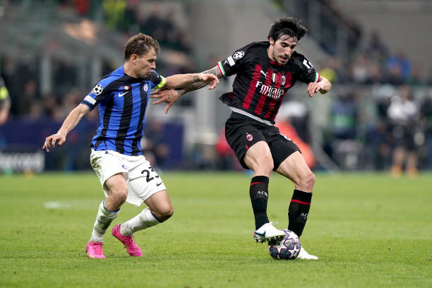 他从小便展 他从小便展